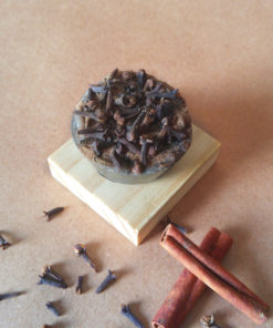 Sabonete facial de argila preta com cravo e canela - Linha Atena